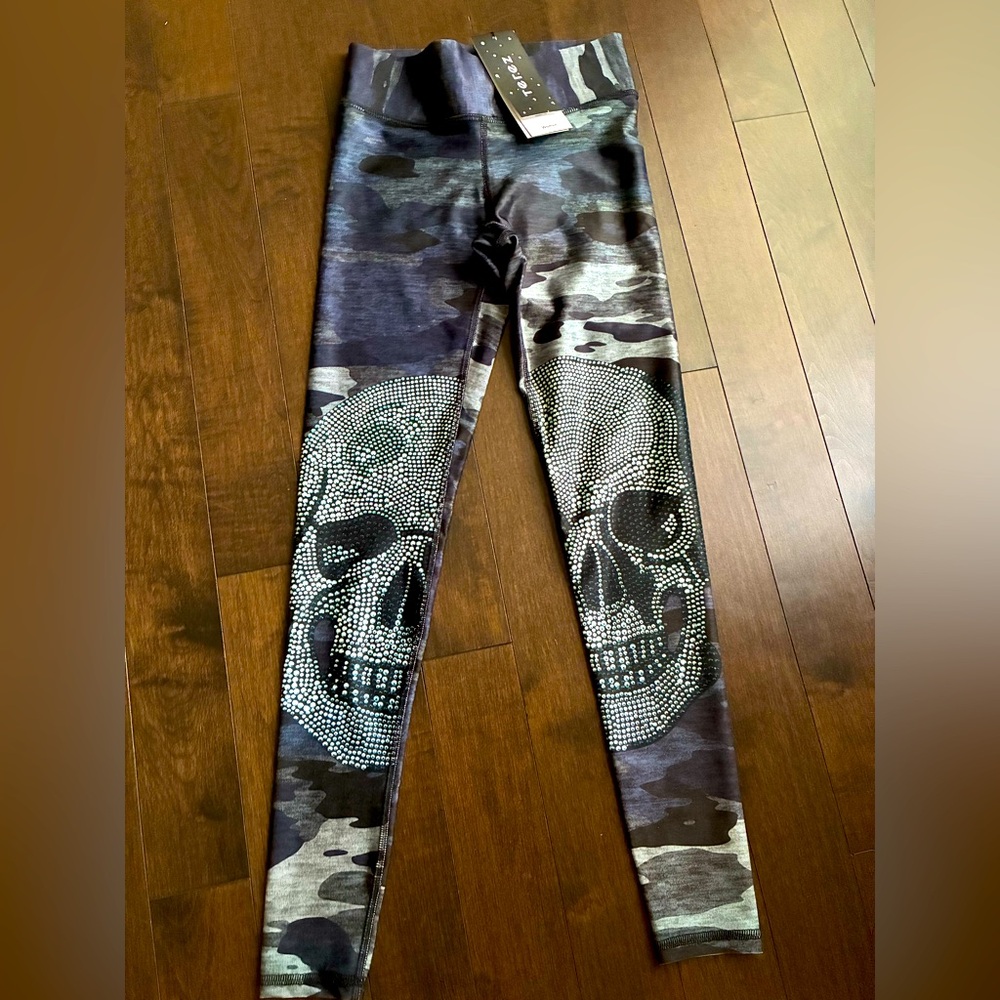 Edgy Skull Print Camo Leggings